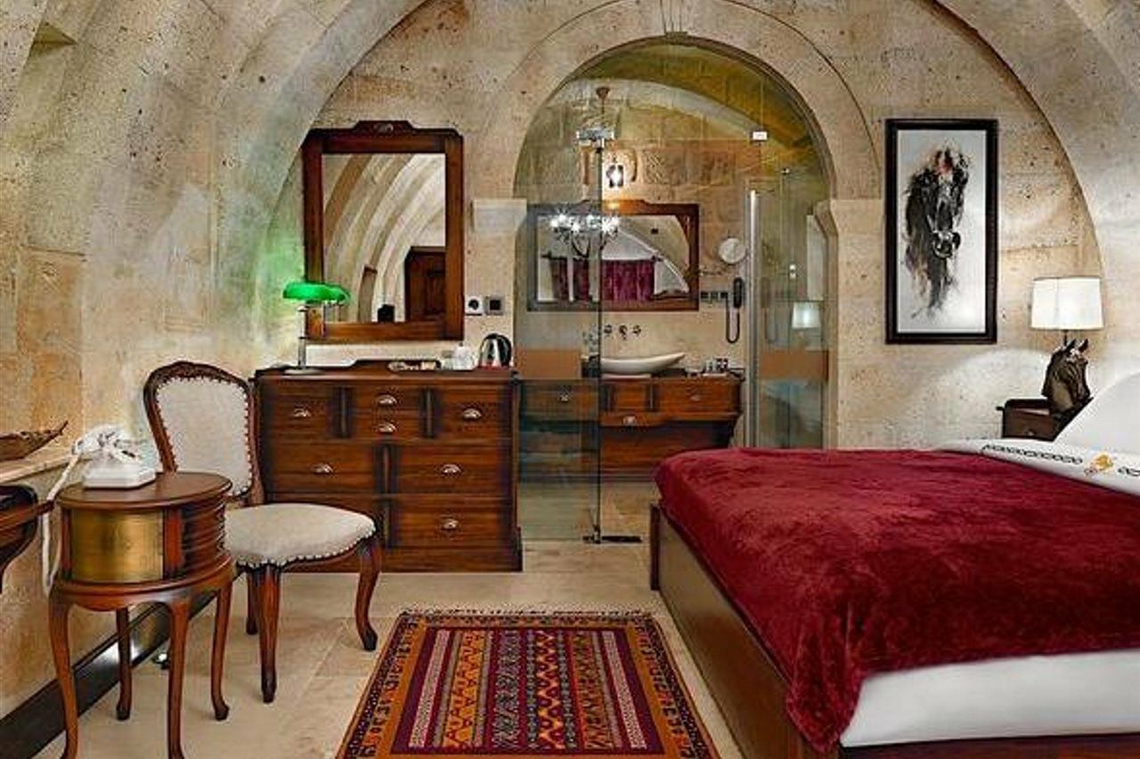 Seraphim Cave & Hotel