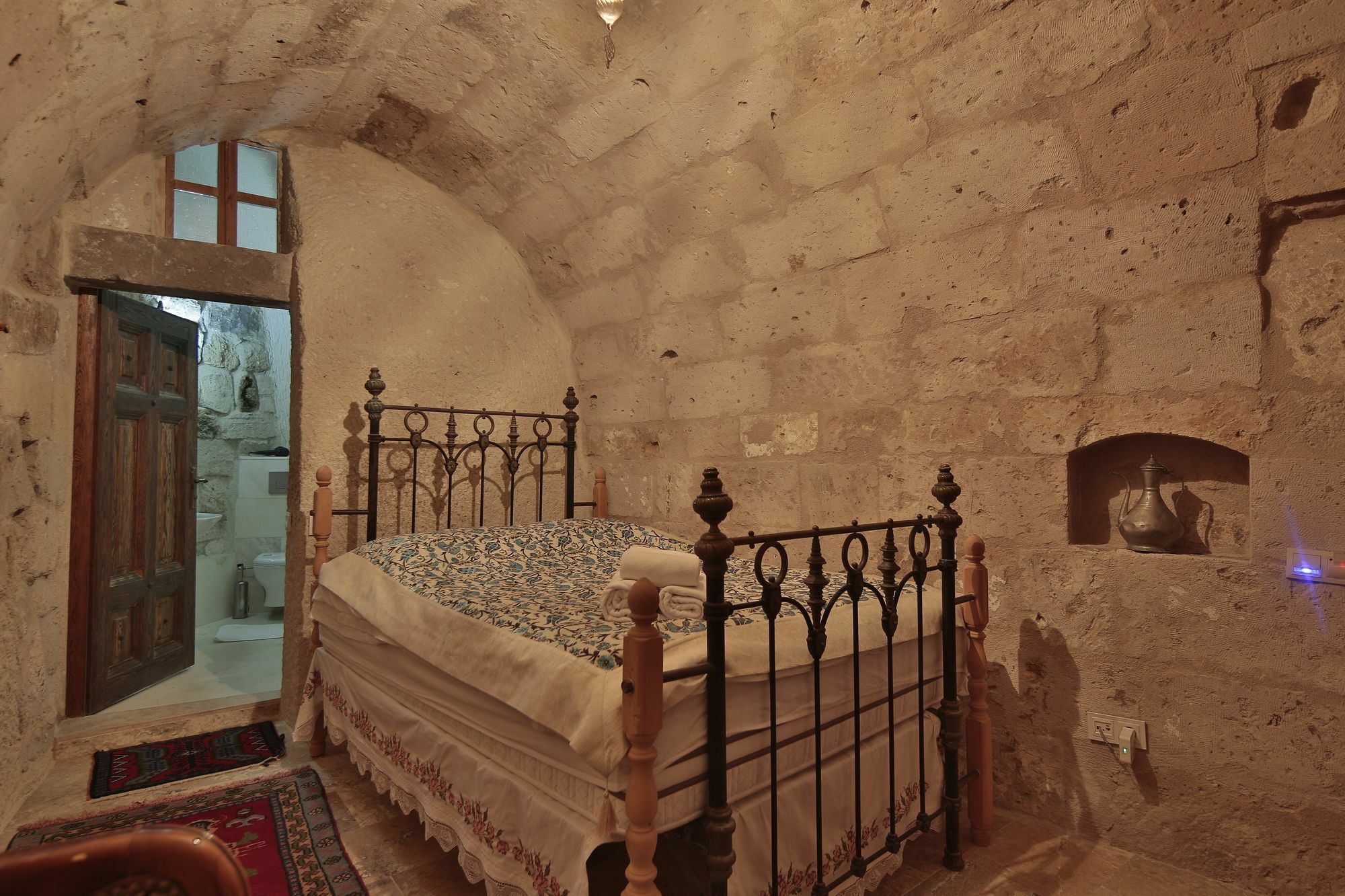 Village Cave House 2*