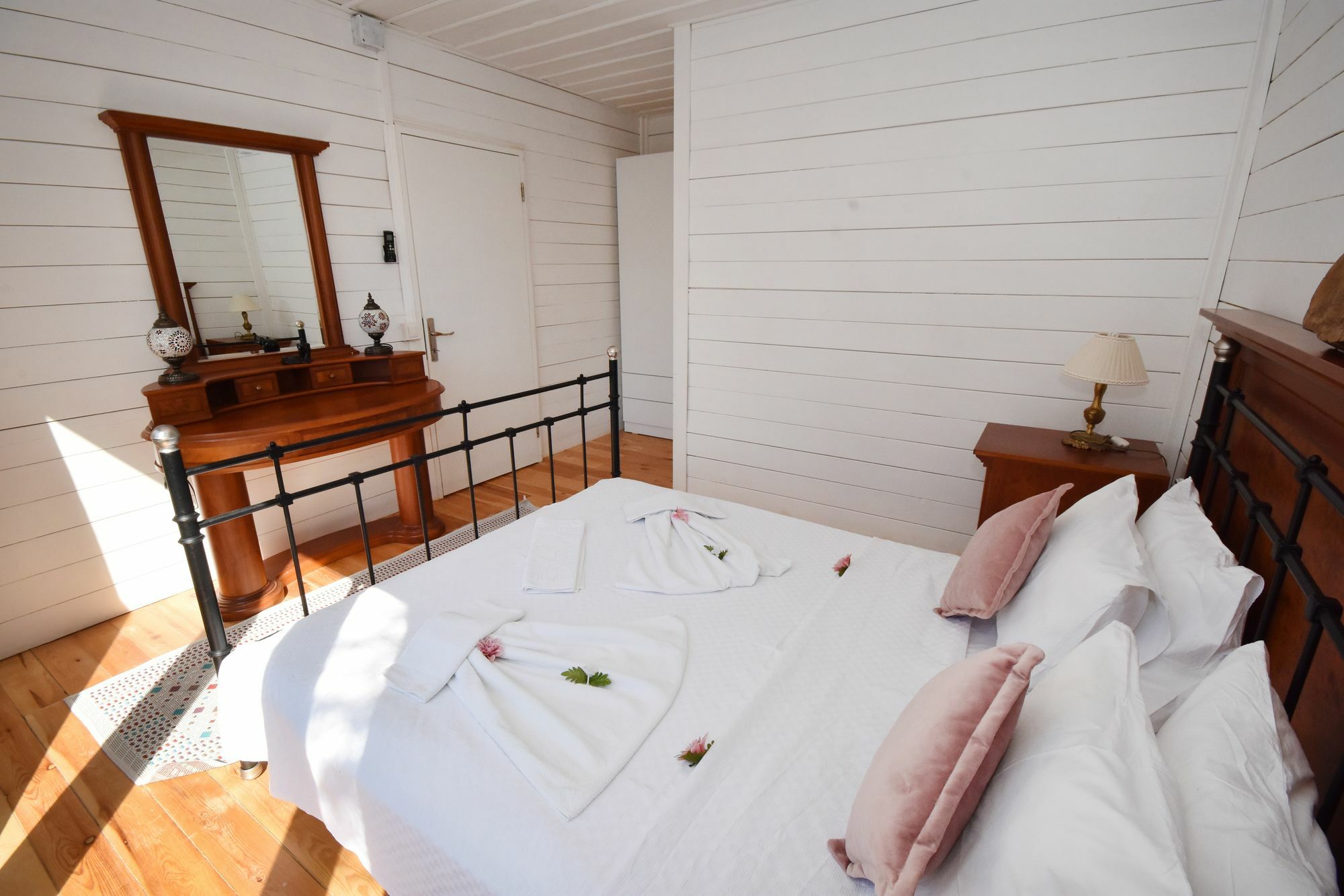 Kal1520 Sultan2 2 Bedrooms *