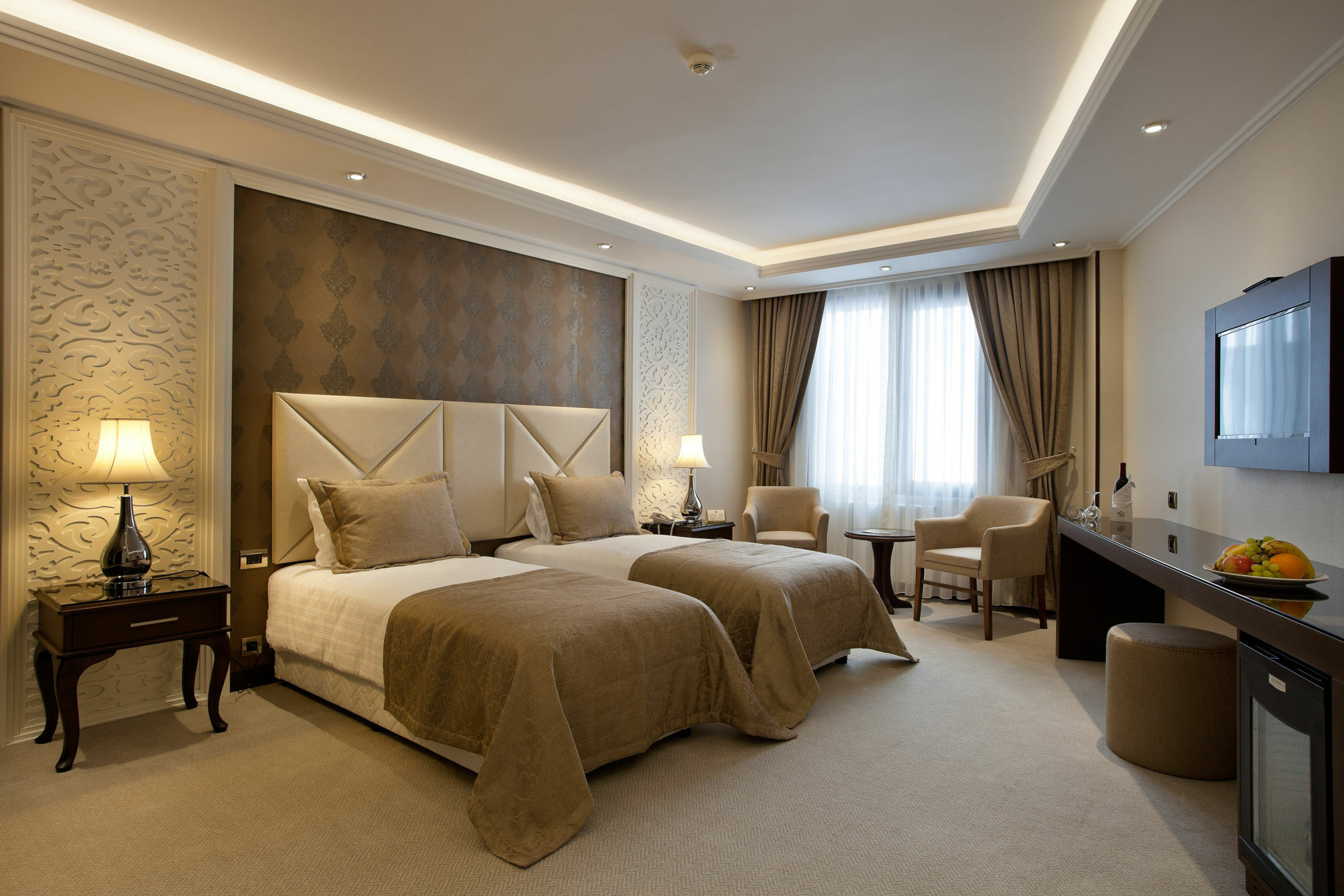 Black Bird Thermal & Hotel