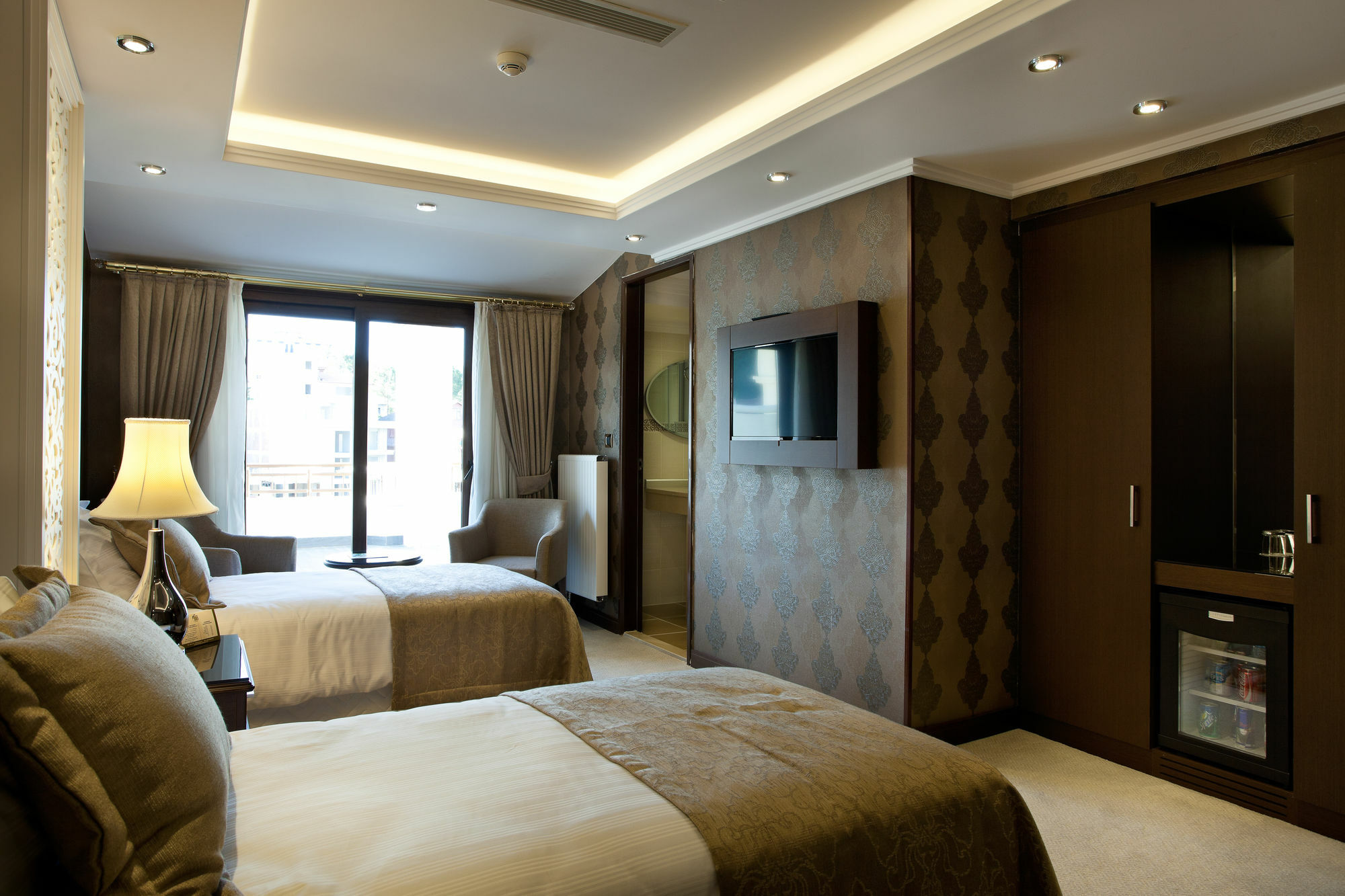 Black Bird Thermal & Hotel