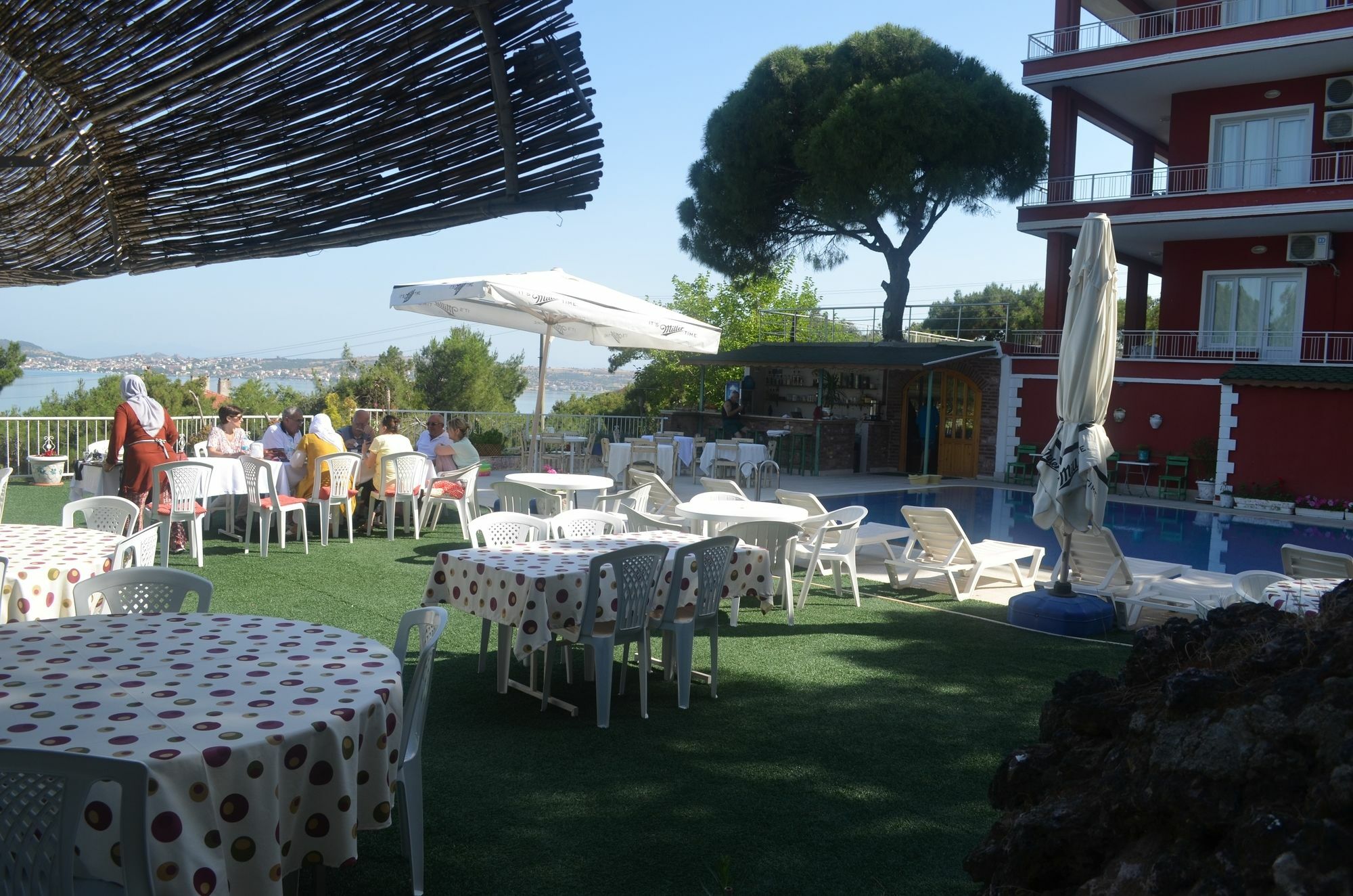 Tunc Hotel
