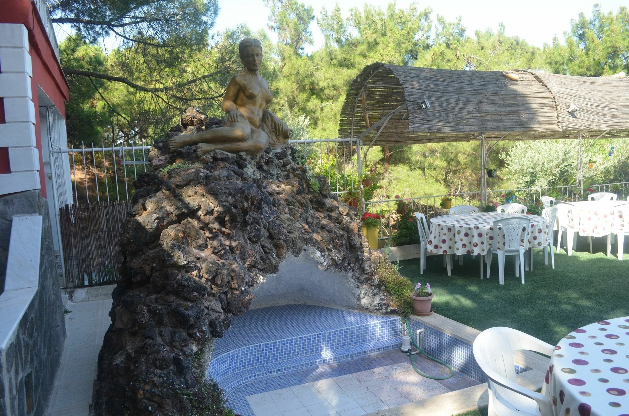 Tunc Hotel