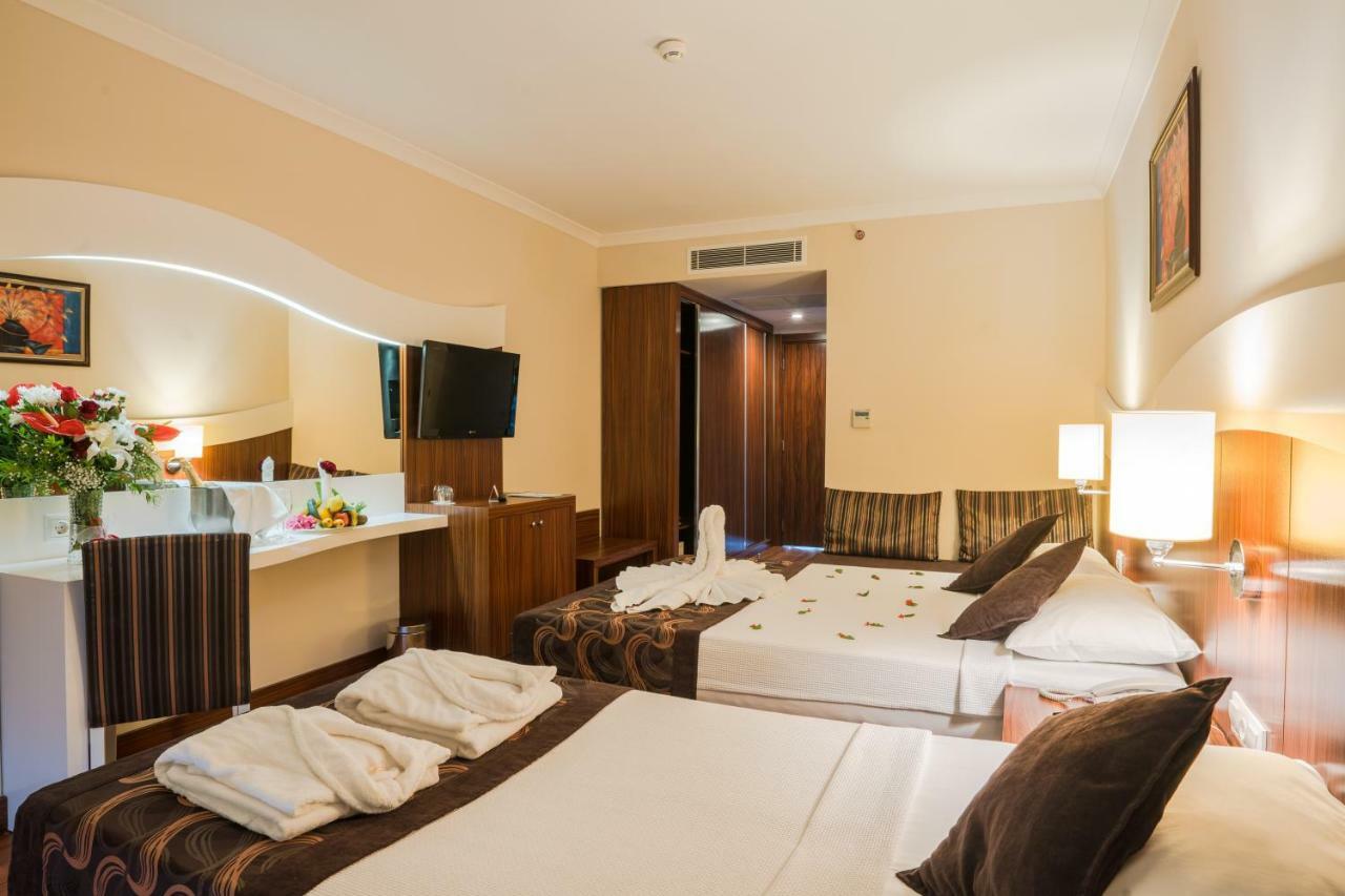 Throne & Hotel