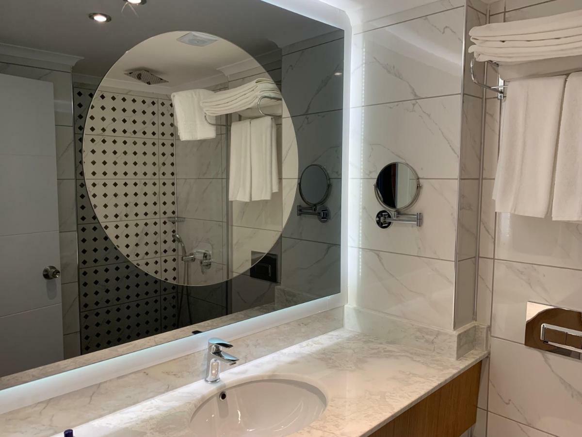 Hotel The Sansa &