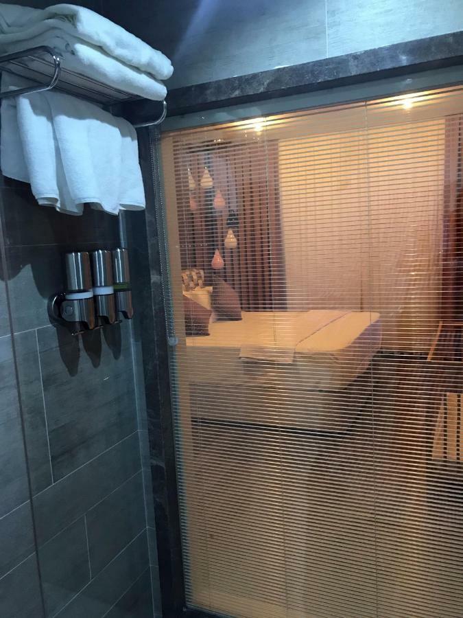 Ferush Boutique Hotel *