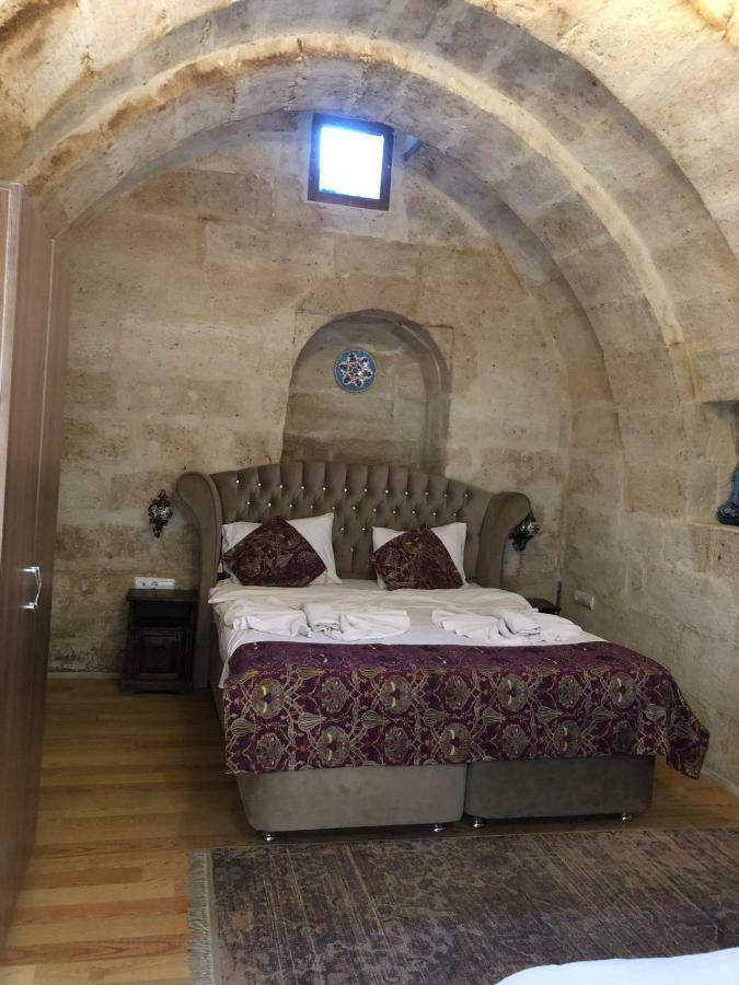 Sandik Cave Hotel *