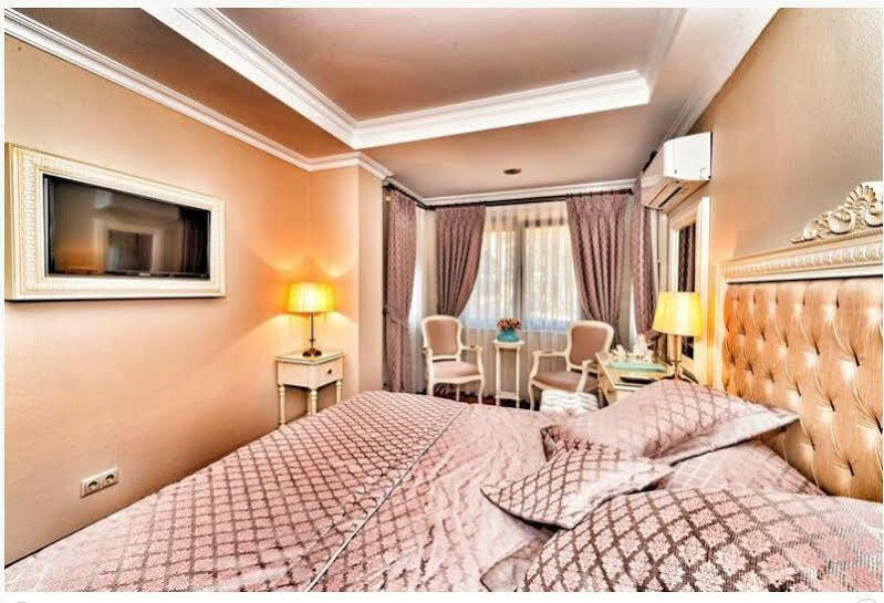 Daphne Hotel 4*