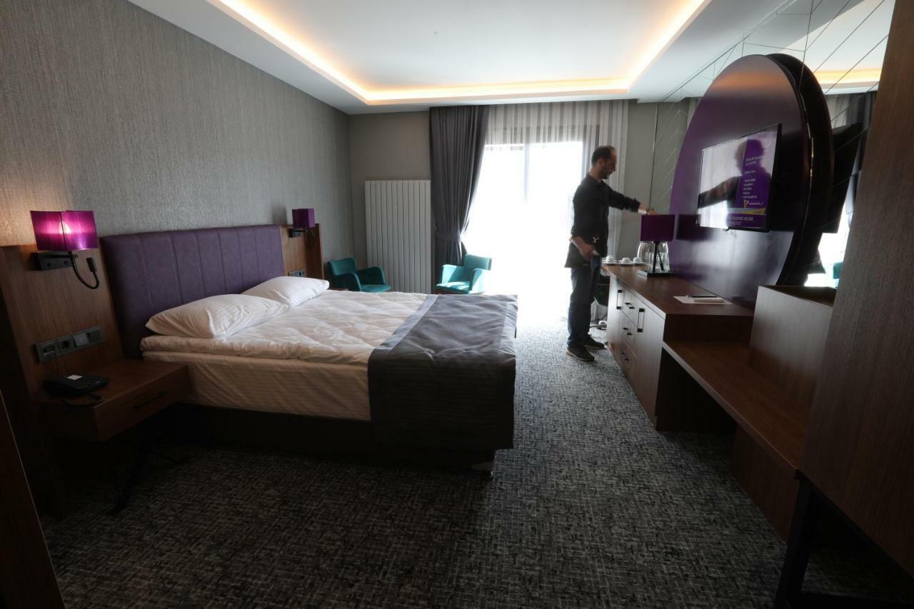 Businesspalas Deluxe Hotel