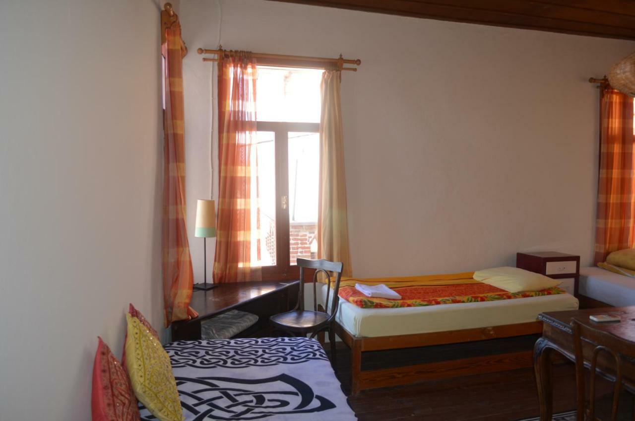 Taksiyarhis Guest house 3*