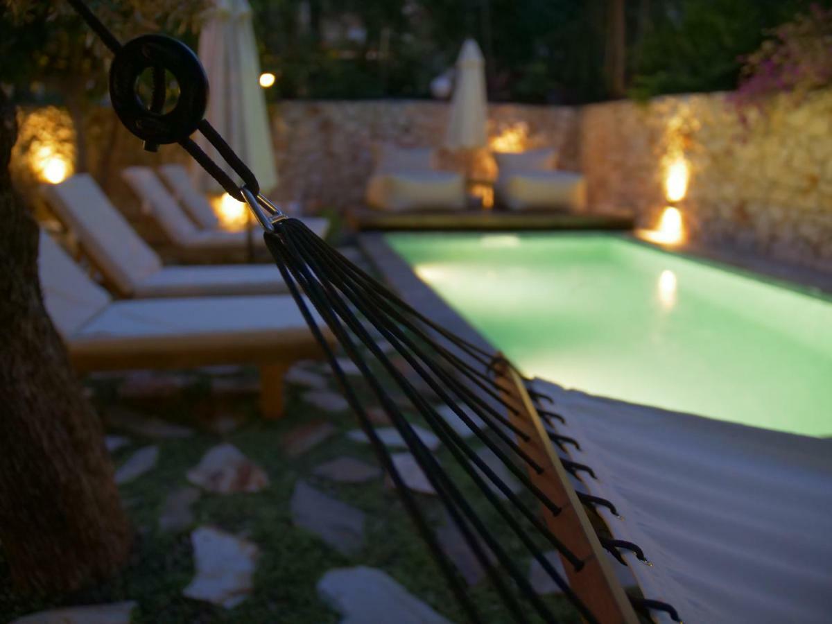 Roxy 3 Bedroom With One Of The Unique Gardens In Villa
