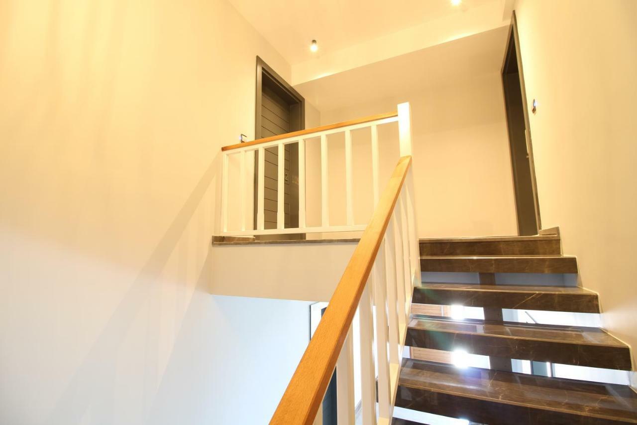 Elia Apartment Side