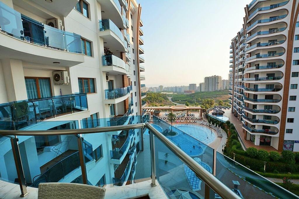 Azura Park Apartment