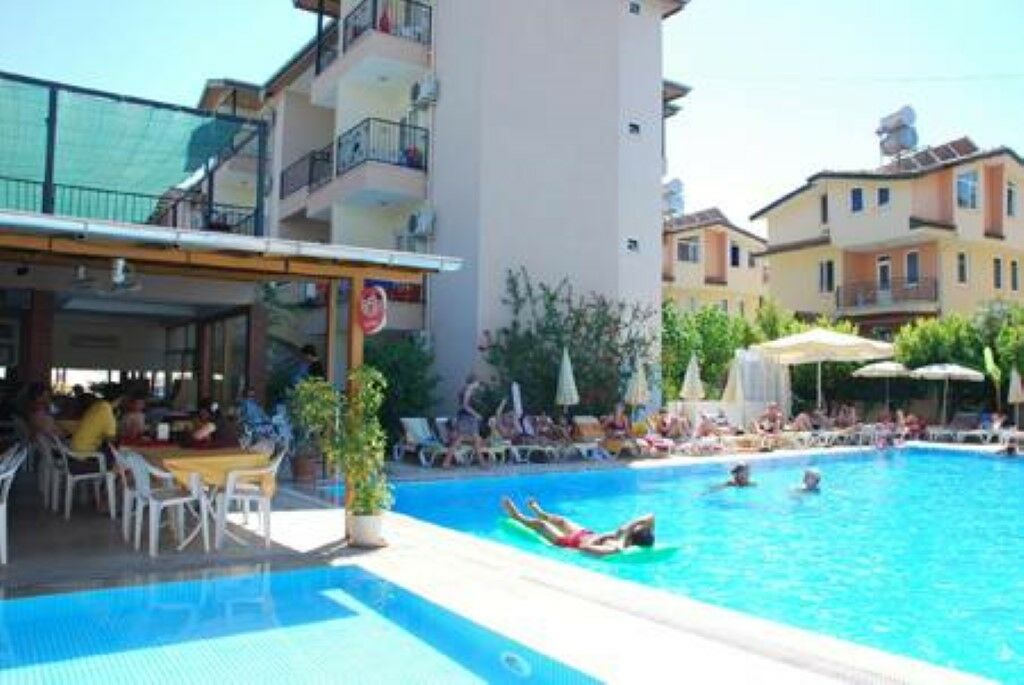 Hotel Dynasty Side