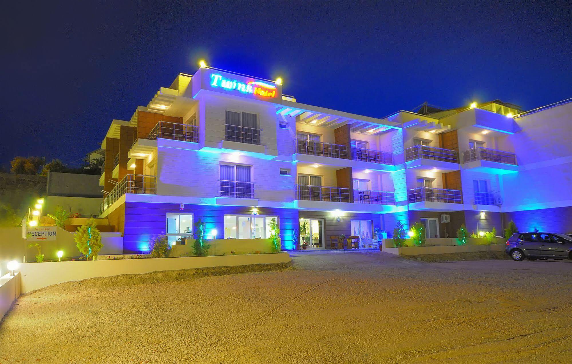 Hotel Twins