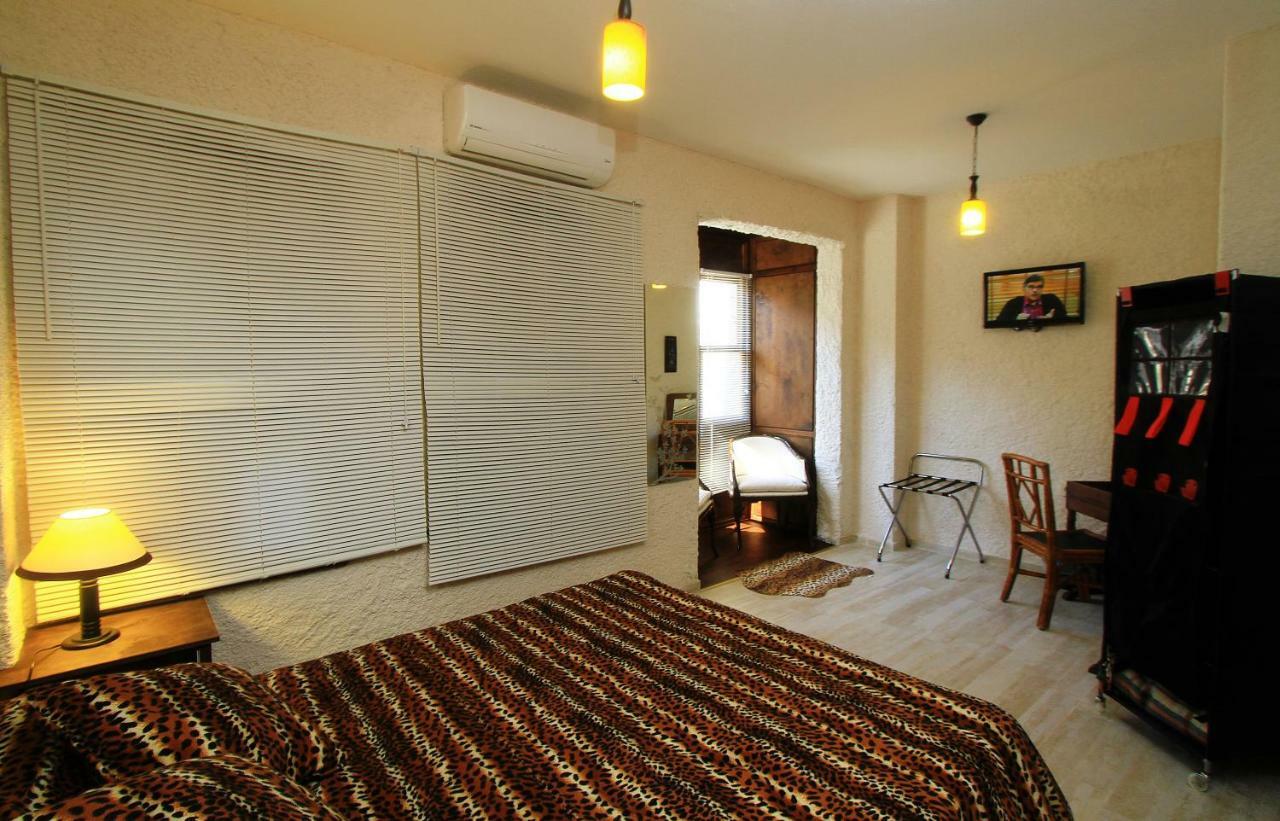Harmoni Bed & Breakfast *
