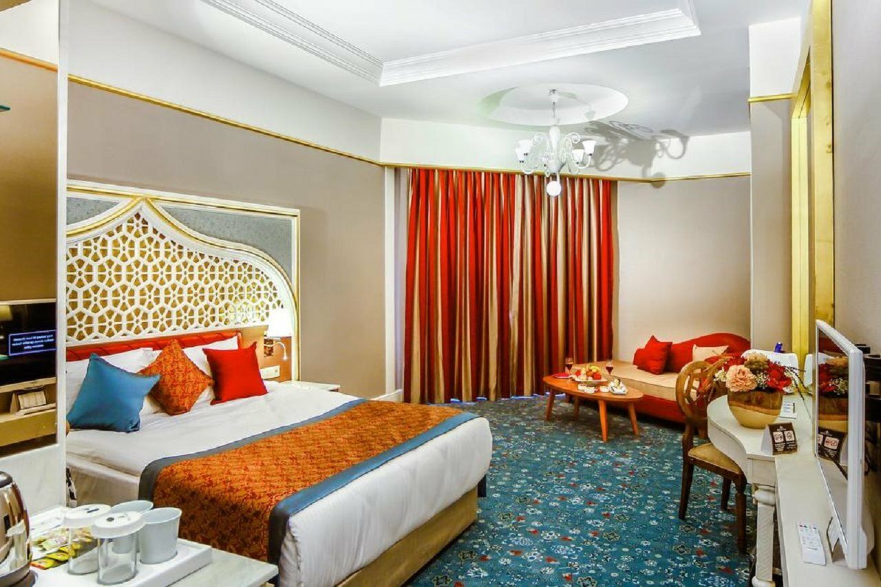Royal Taj Mahal Hotel 5*
