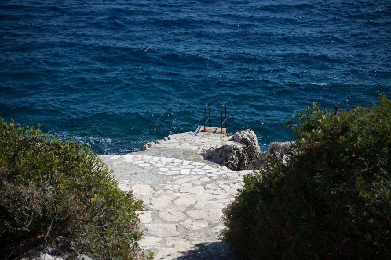 Escalade Iii Villa Kas