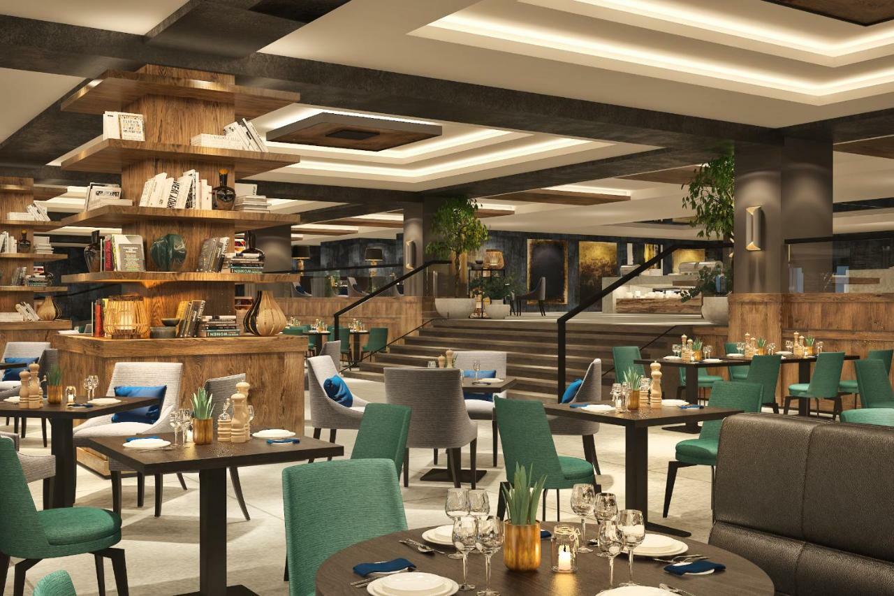 Elite World Grand Hotel 5*