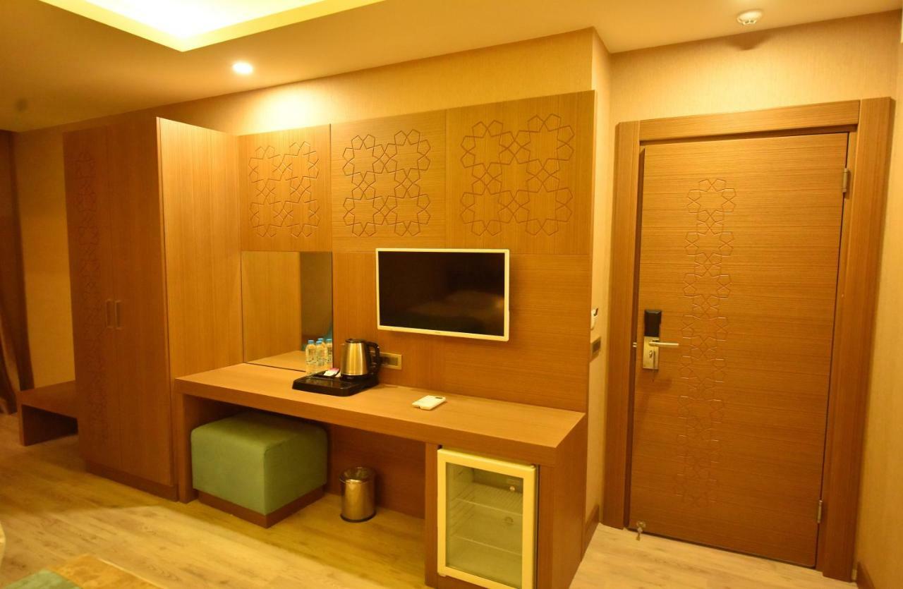 Grand Bulut & 3*