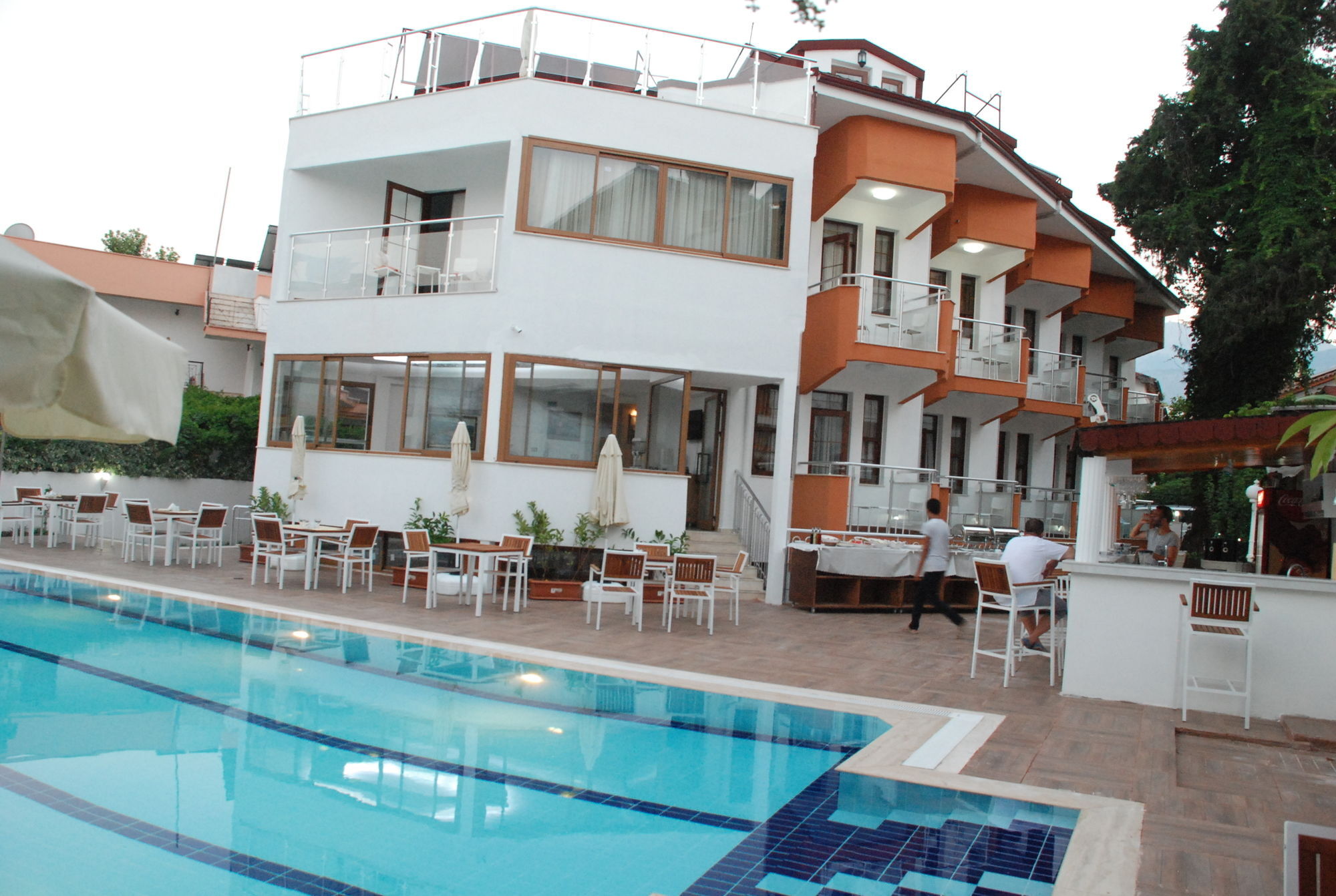 Elegance Hotel