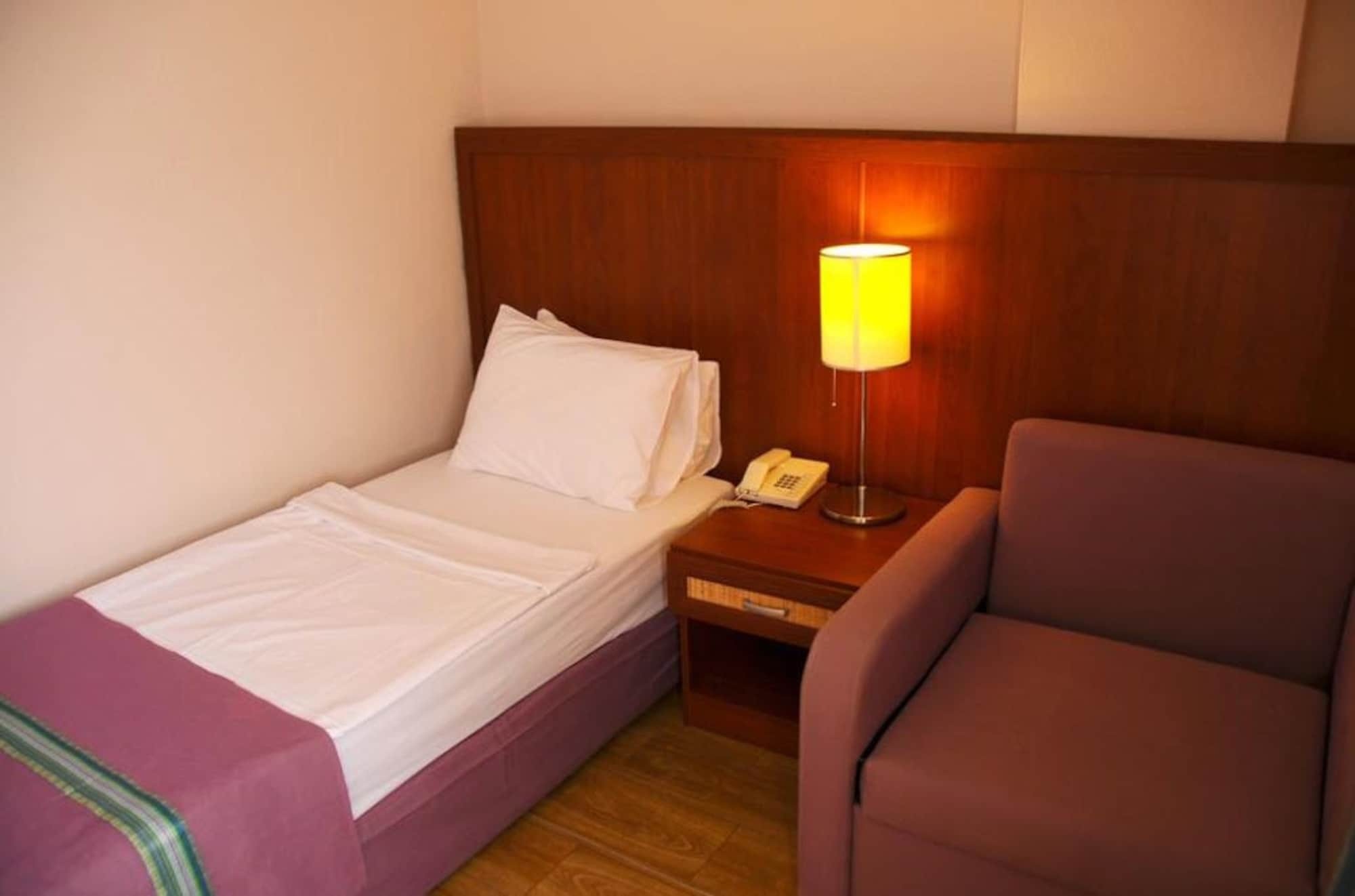 Hotel Avisos And 3*