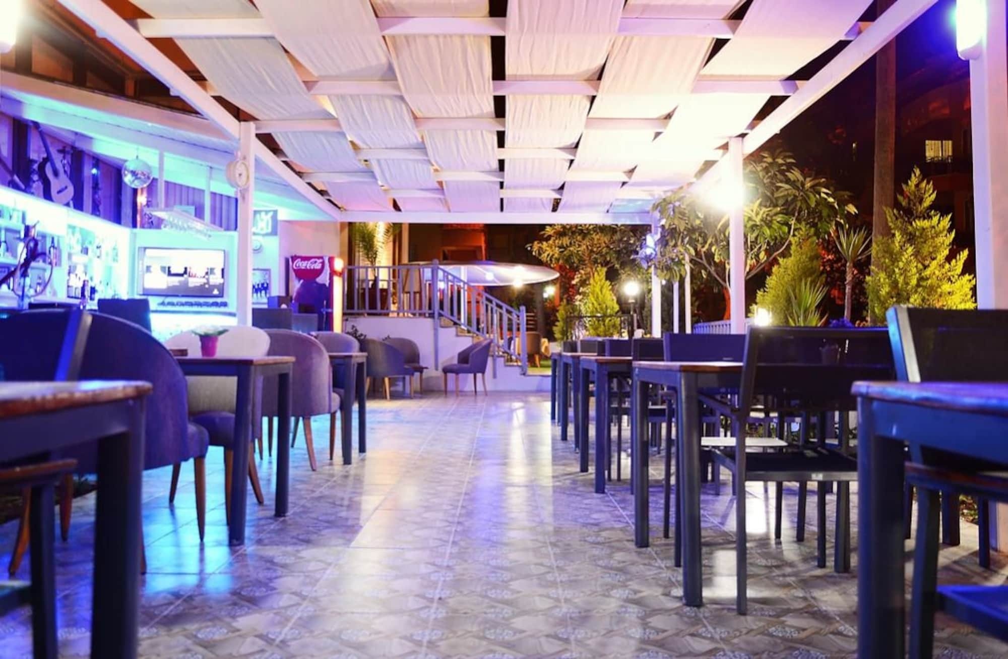 Avisos And Hotel