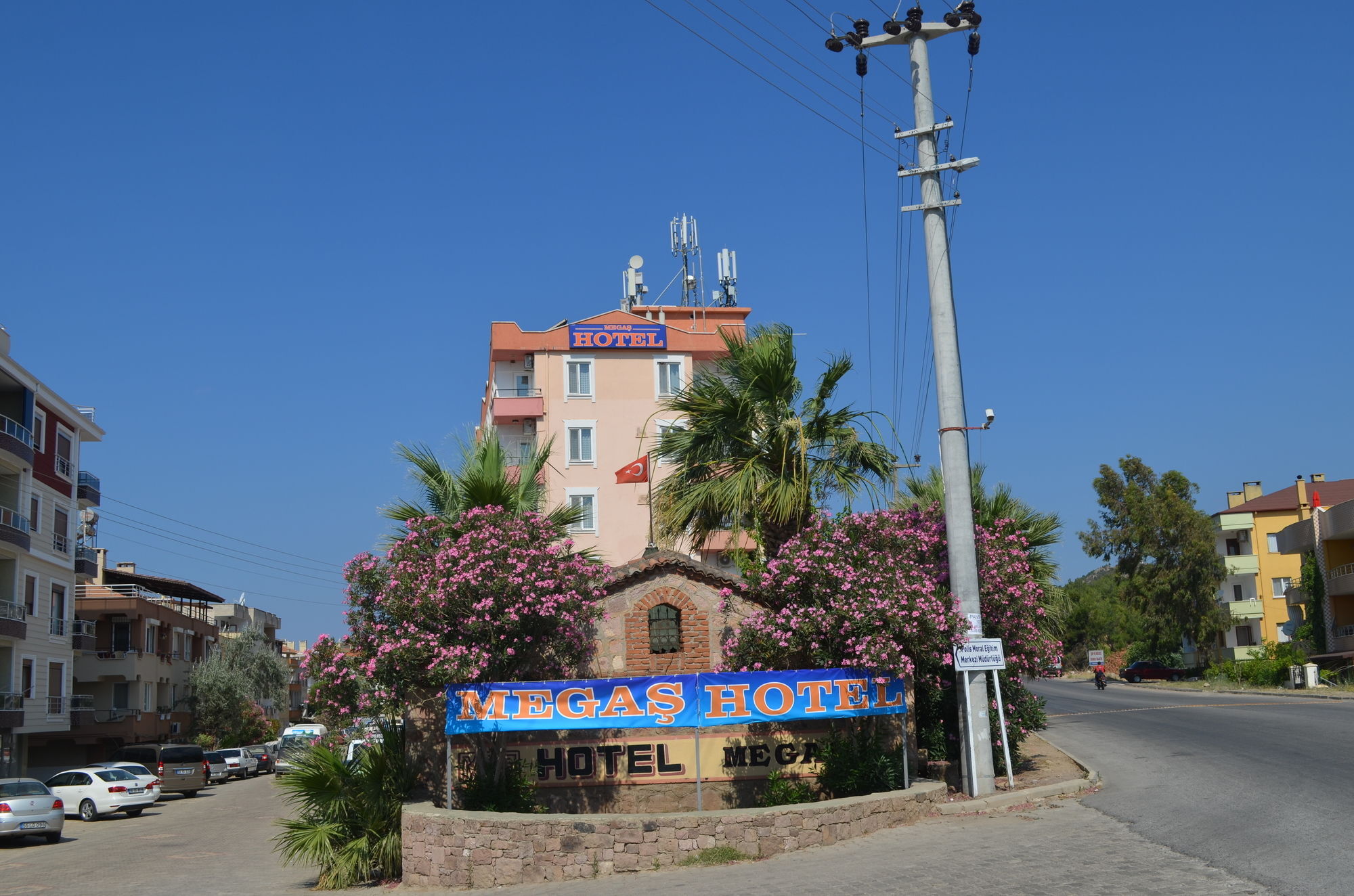 Megas Hotel 3*