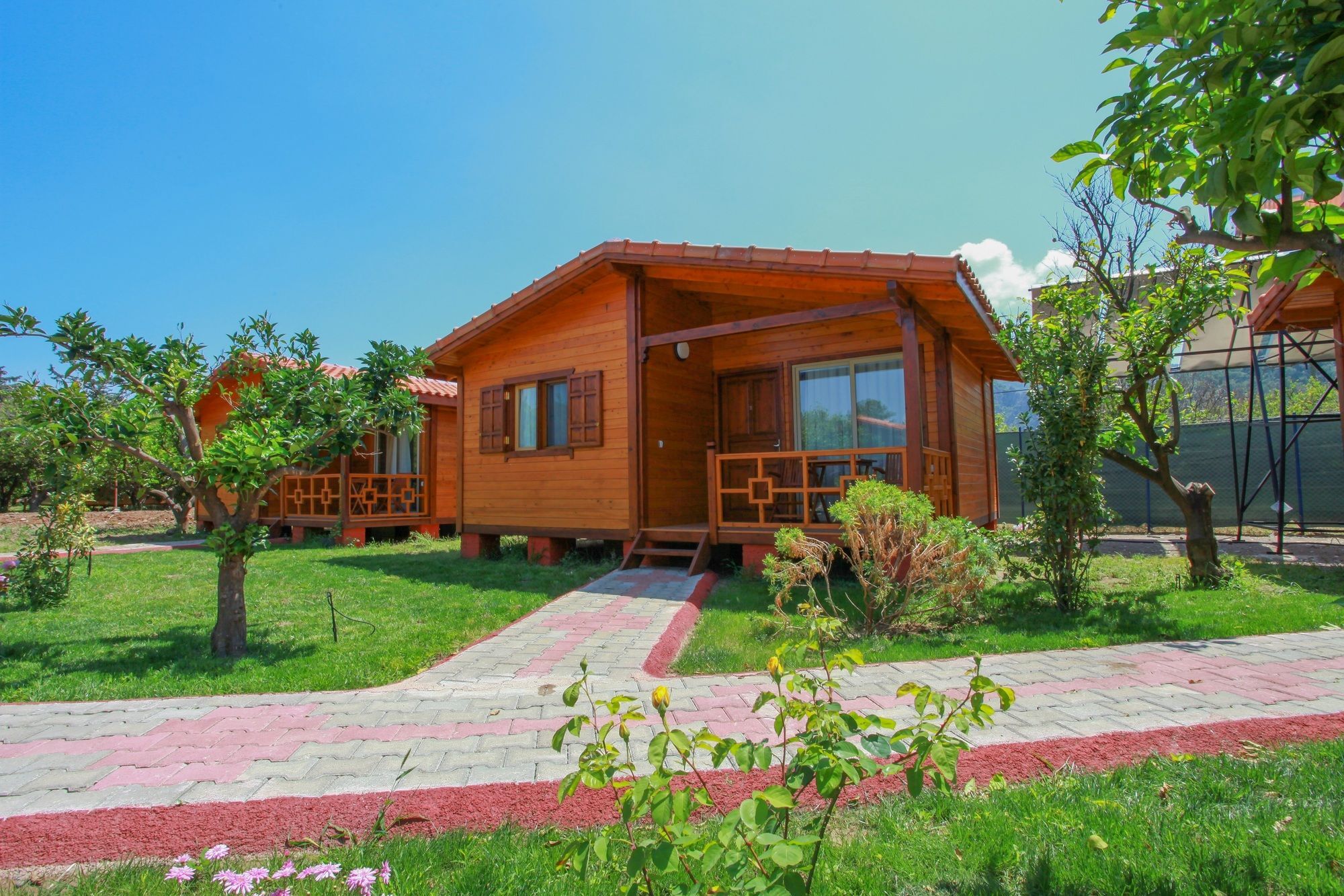Baris & Holiday park 2*