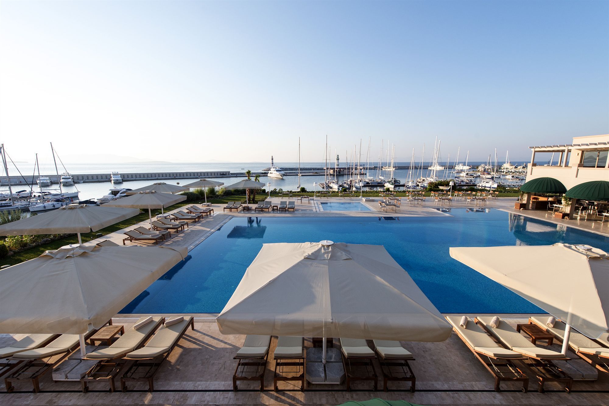 Yacht Club 5*