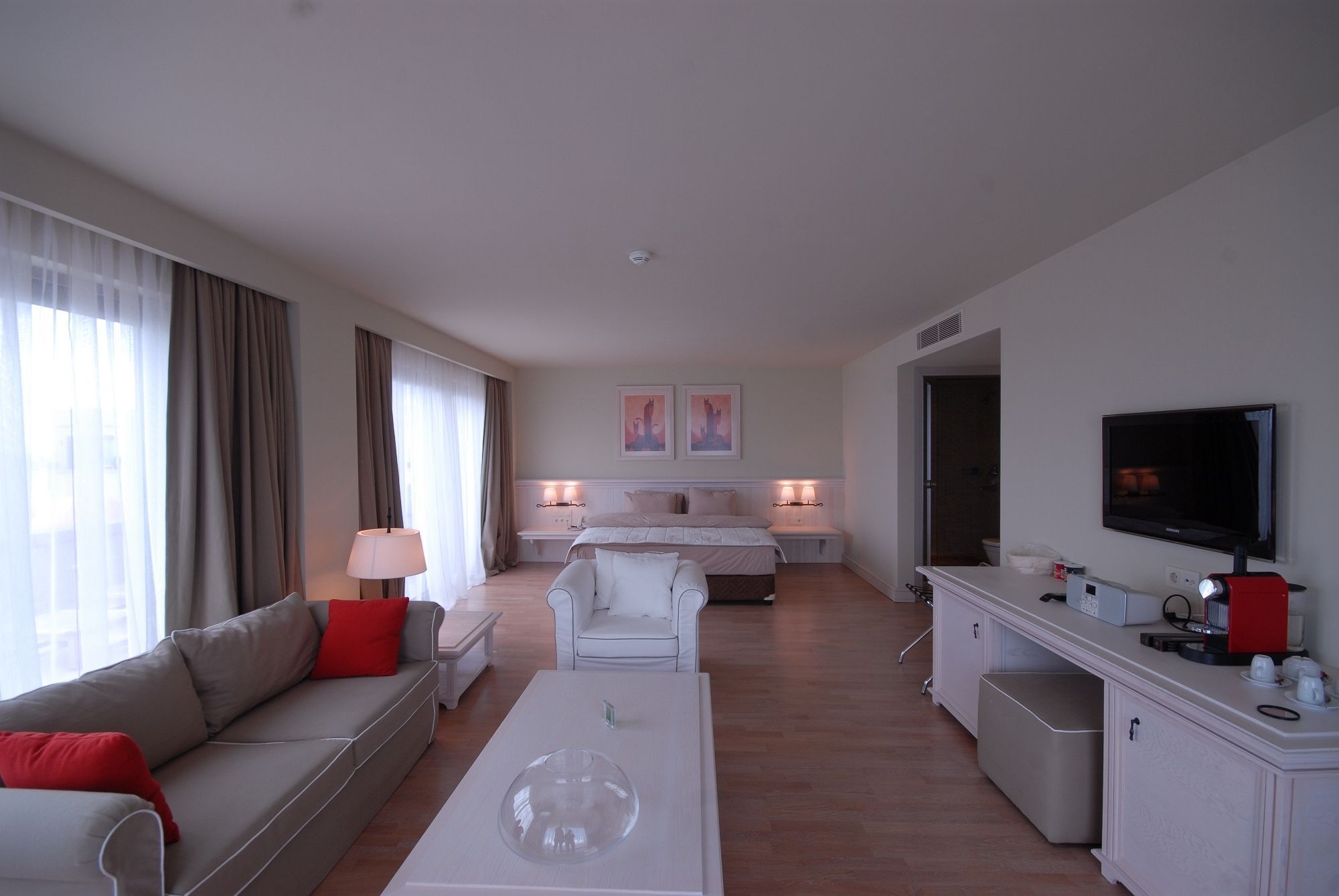 Yacht Club Hotel 5*