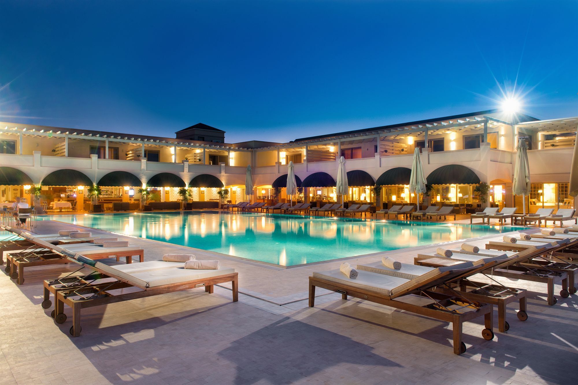 Yacht Club 5*