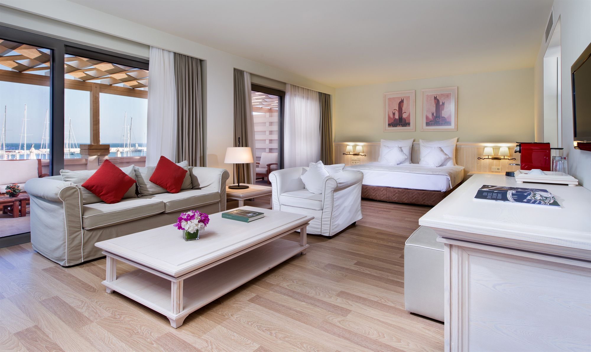 Yacht Club Hotel