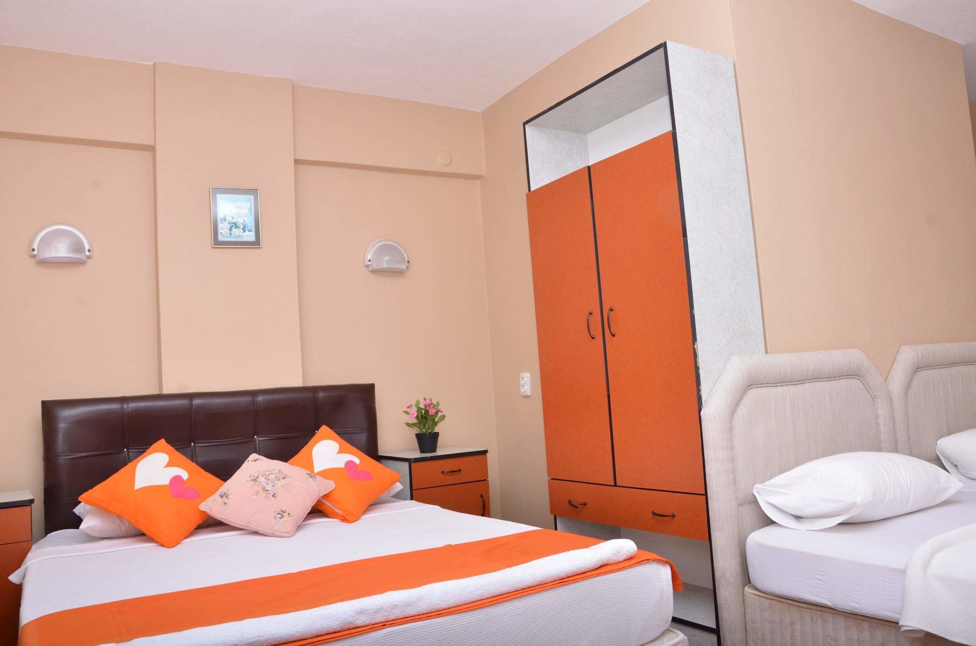 Nil Hotel *