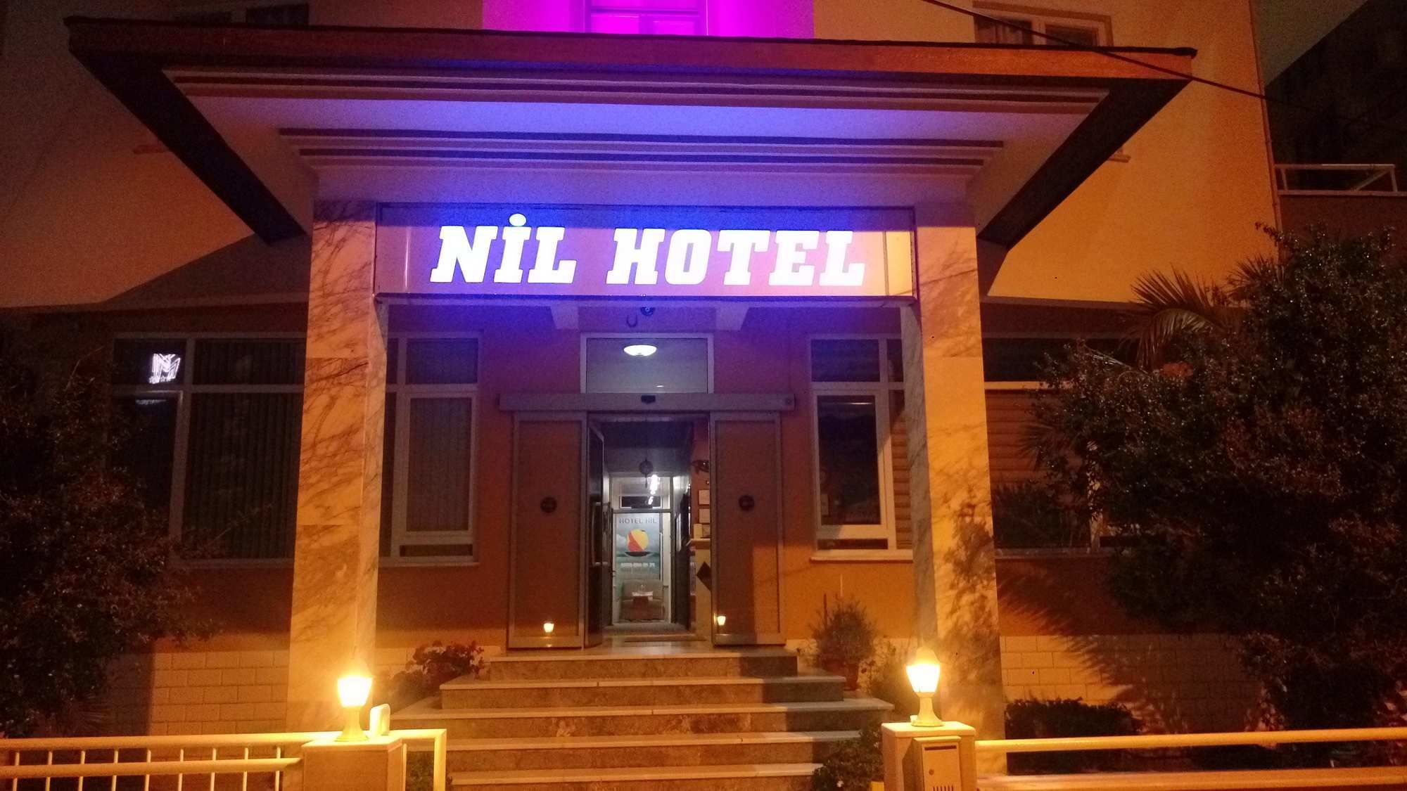 Nil Hotel *