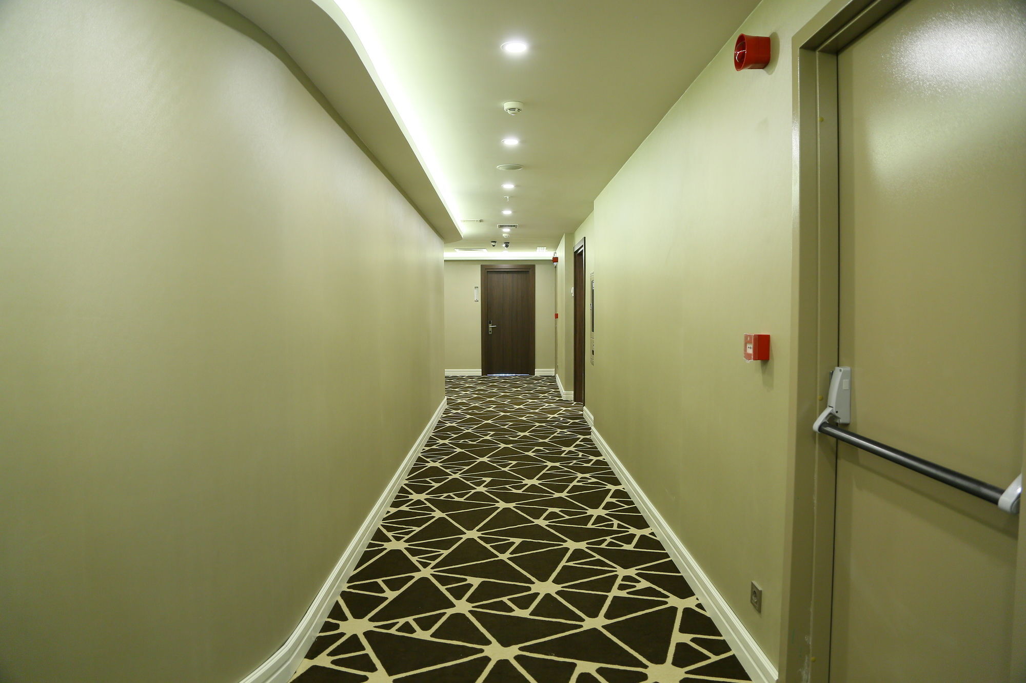 The Grand Mira Business Hotel 4*