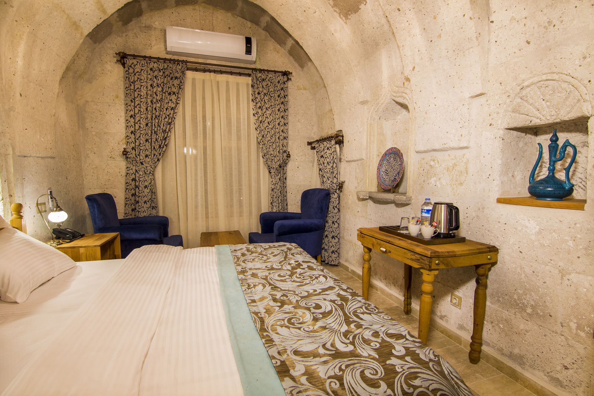 Caldera Cave & Restaurant 4*