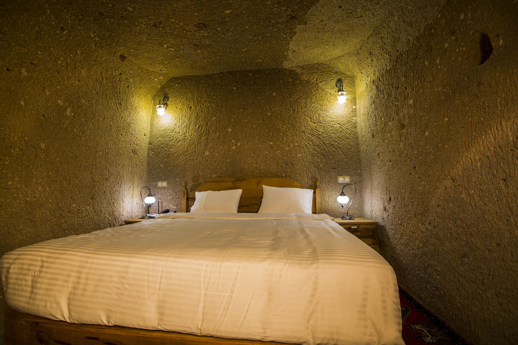 Caldera Cave & Restaurant Hotel
