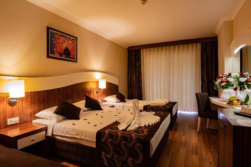 Hotel Throne & Side