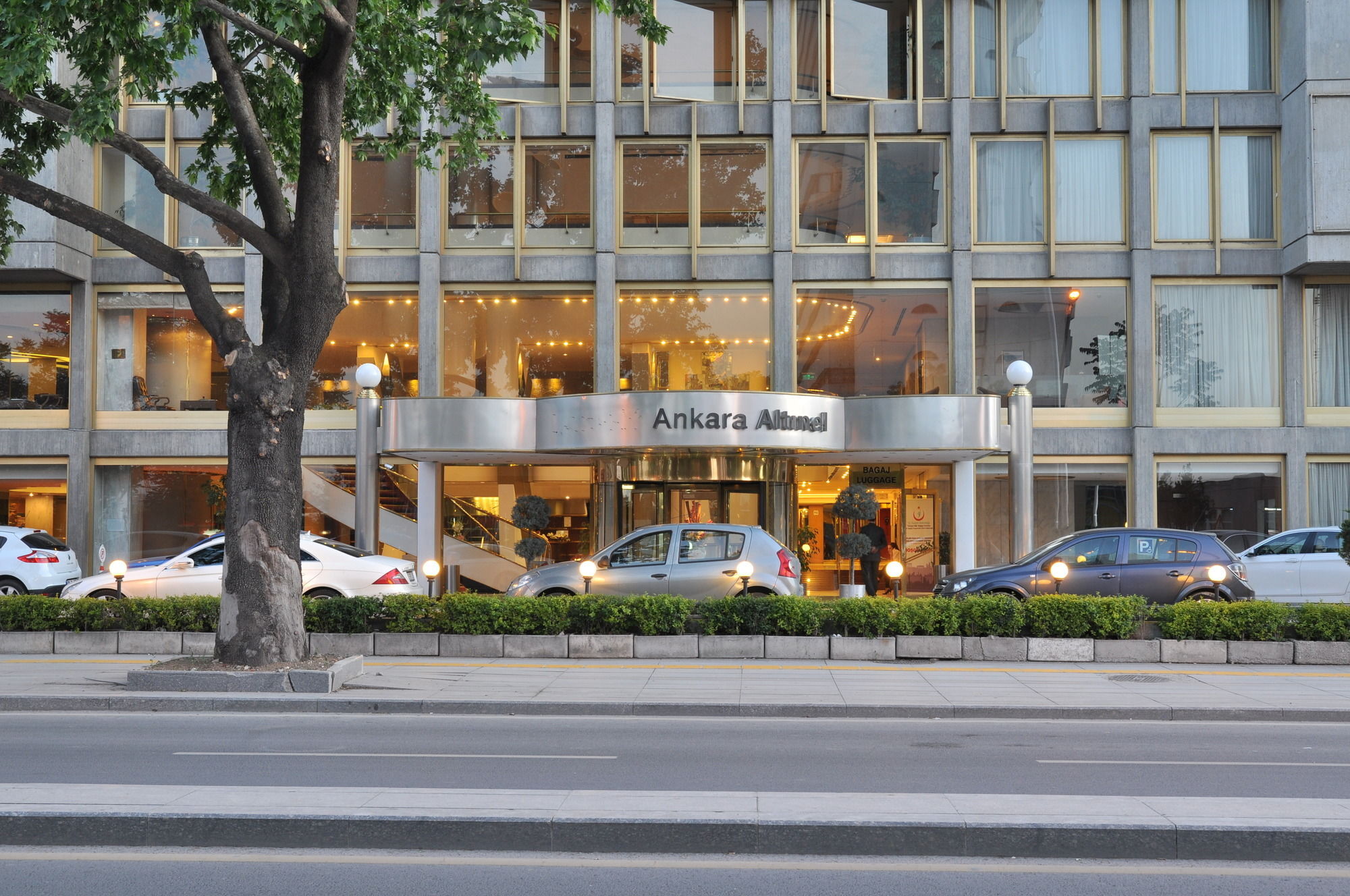 Altinel & Convention Center Hotel