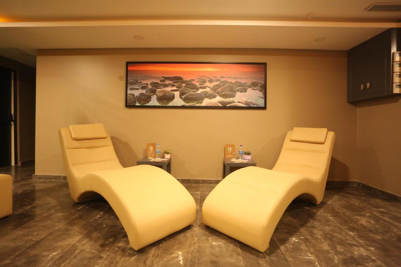 Hotel Four Seven 4*