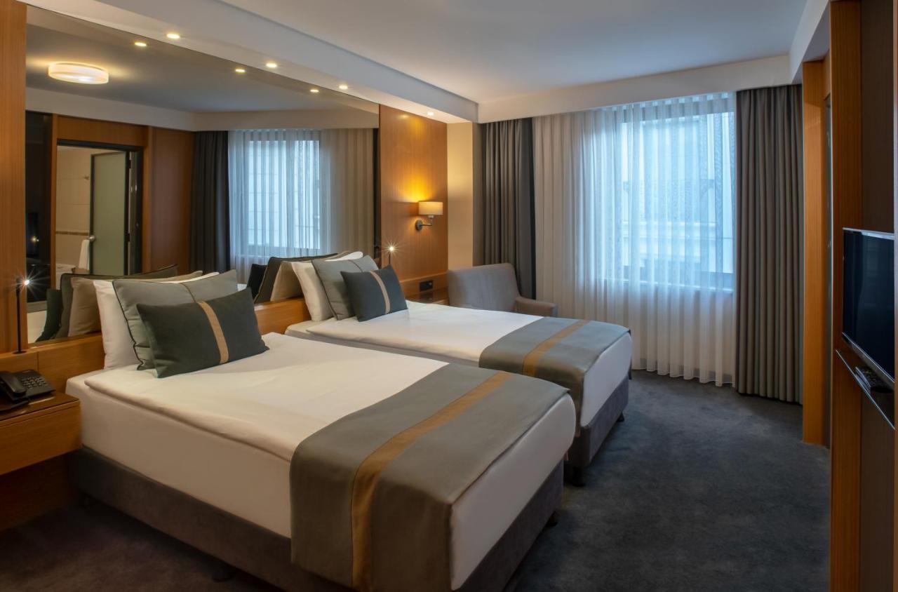 Hotel Tan - Special Category