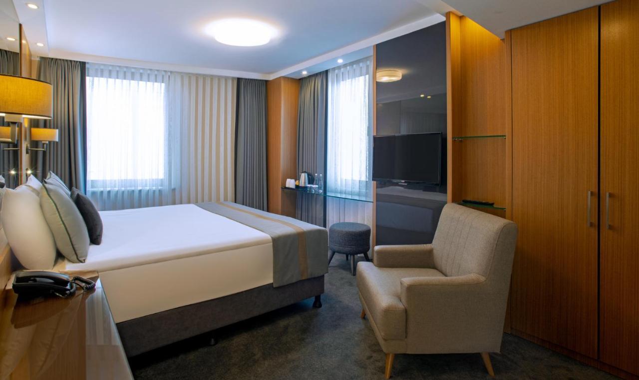 Hotel Tan - Special Category