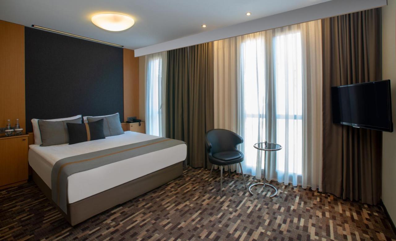 Hotel Tan - Special Category