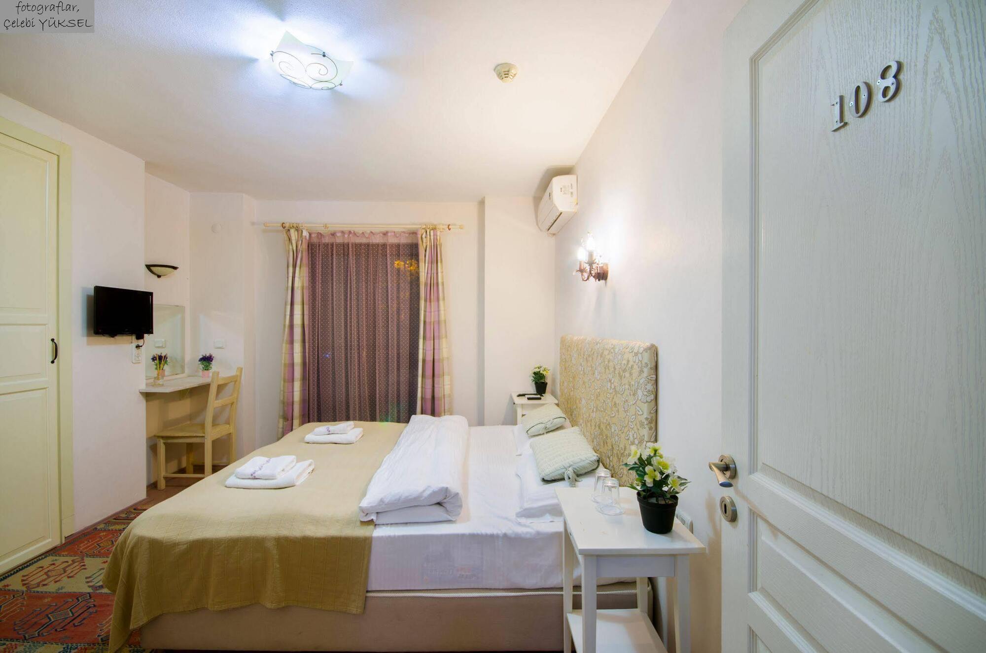 Piazza Hotel