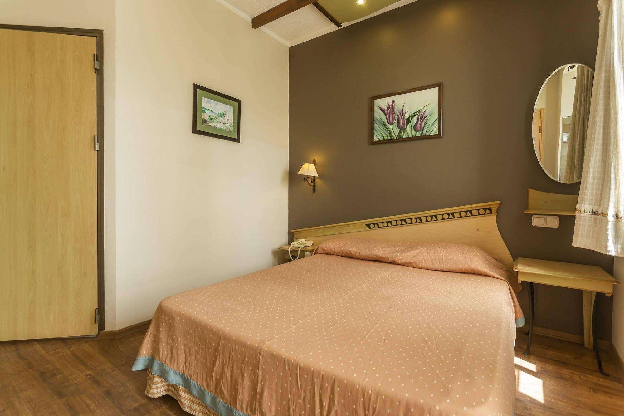 Ladonia Onderhan Hotel
