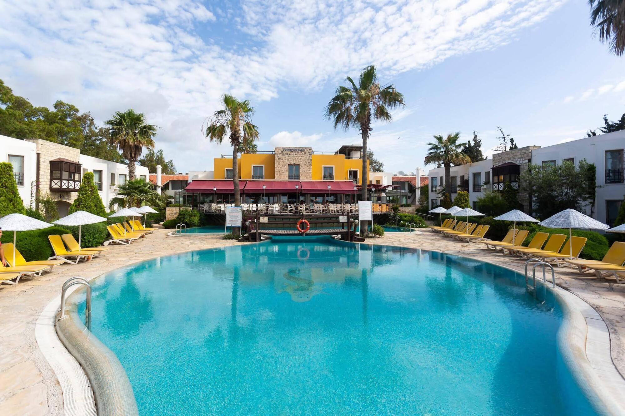 Ladonia Onderhan Hotel 4*