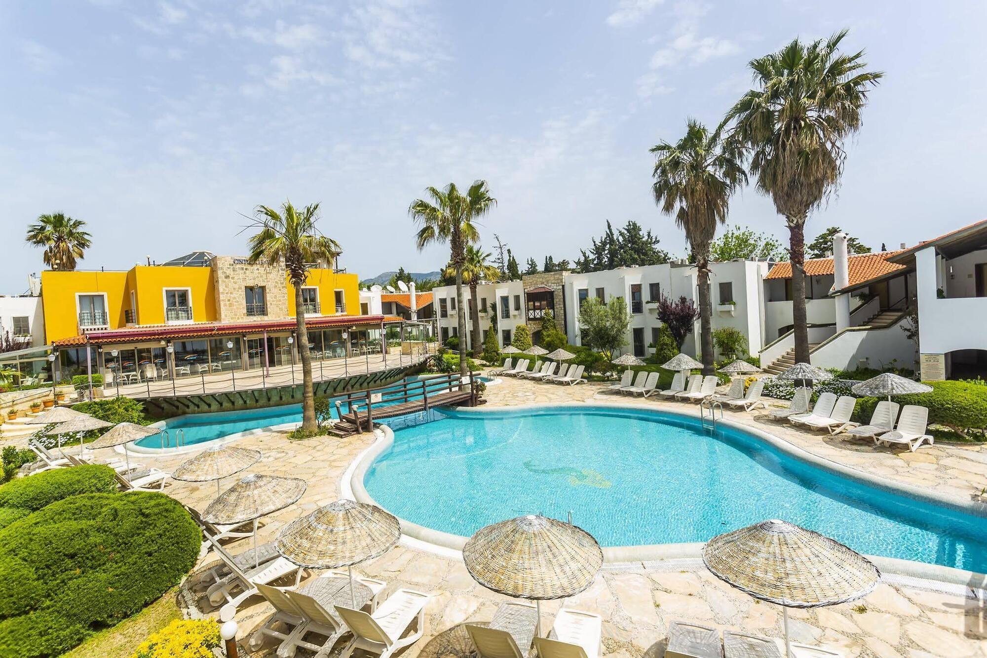 Ladonia Onderhan Hotel 4*