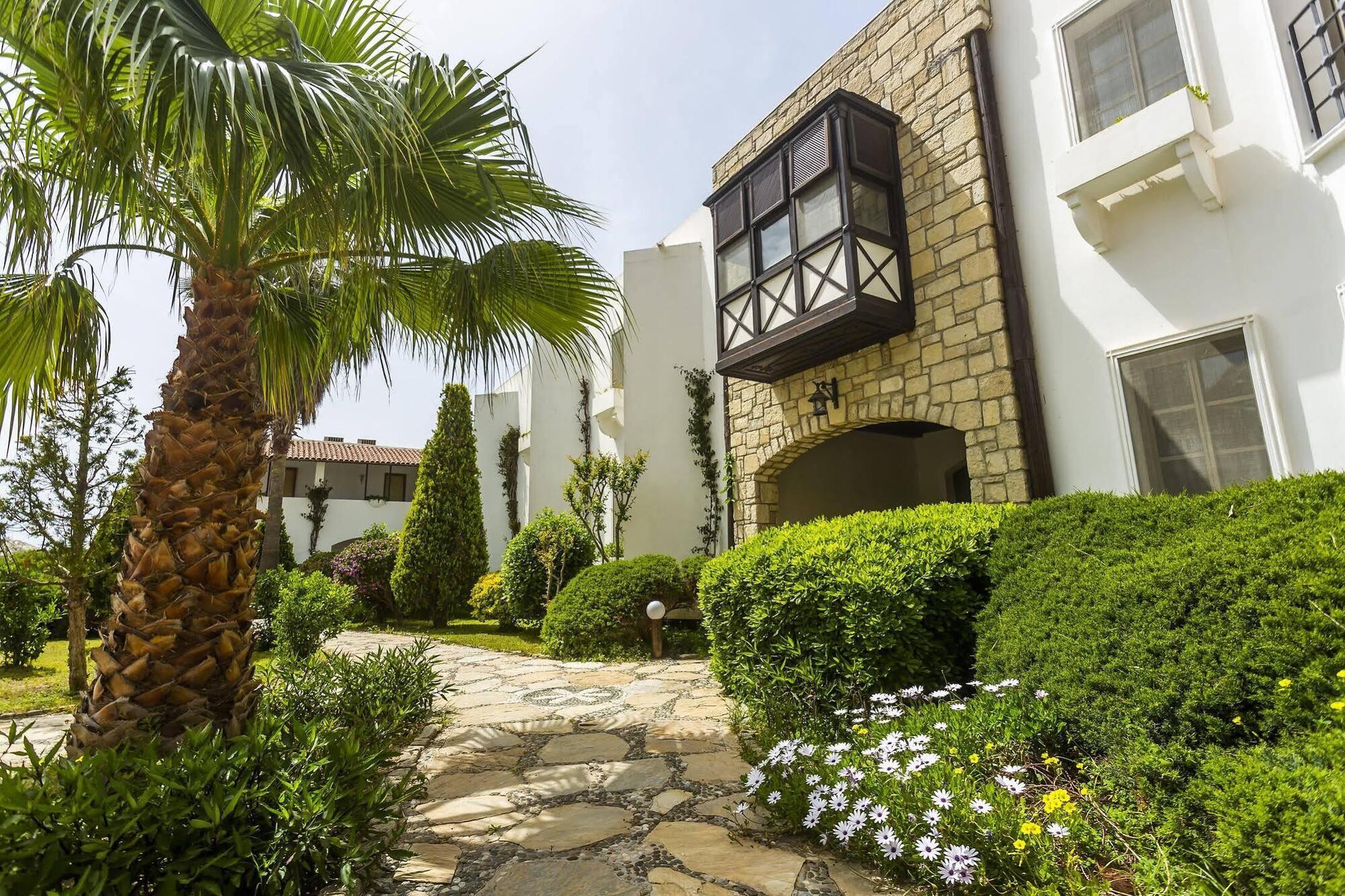 Ladonia Onderhan 4*