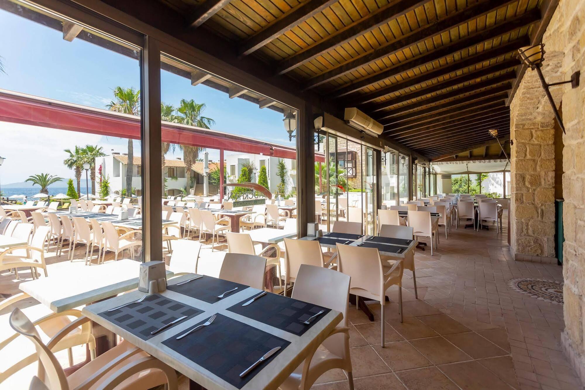 Ladonia Onderhan Hotel 4*